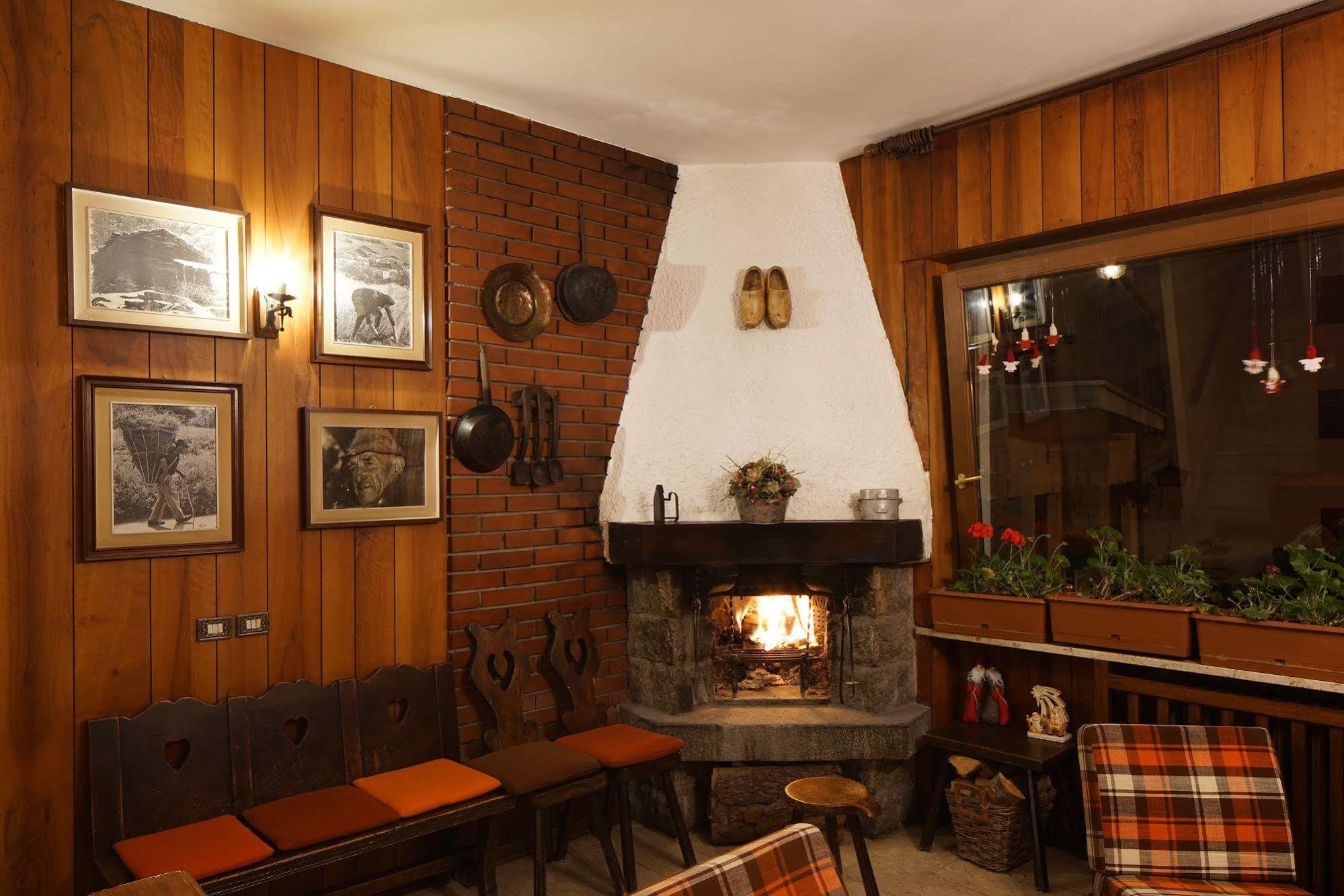 Hotel Al Caminetto Валтурненче Екстериор снимка